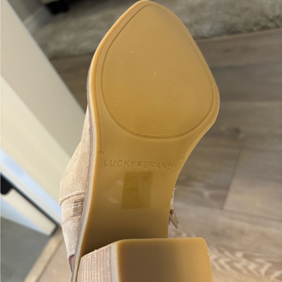 Size 10 lucky brand bootie heels brand new - Picture 3 of 3